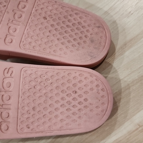 Adidas peach slides size 6 - Picture 6 of 7